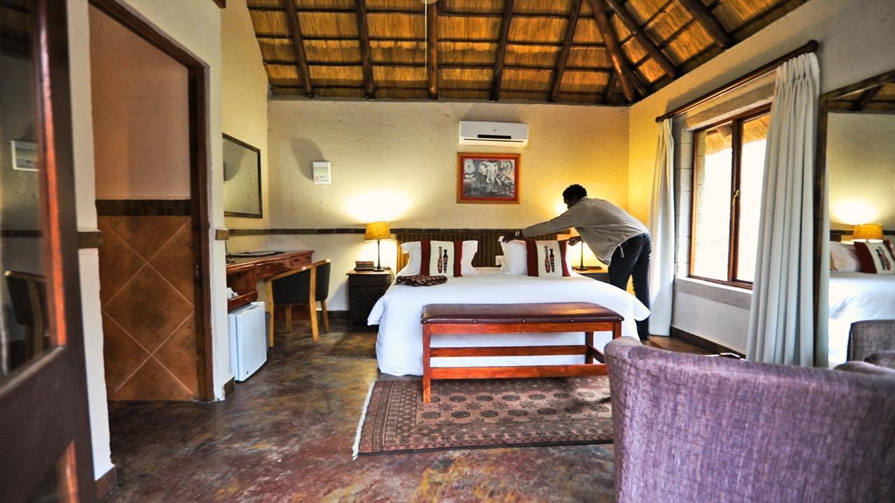 Grand Kruger Lodge And Spa Marloth Park Esterno foto